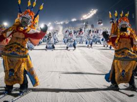 各大滑雪场陆续开板 冰雪经济持续升温